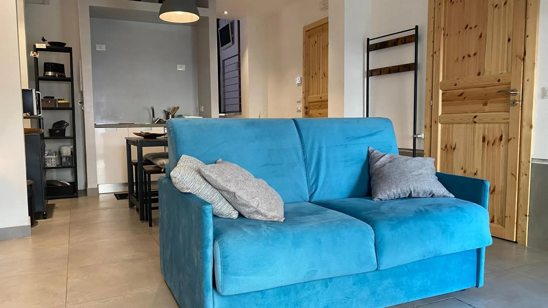 Mezzanino On Canal Apartment Venice