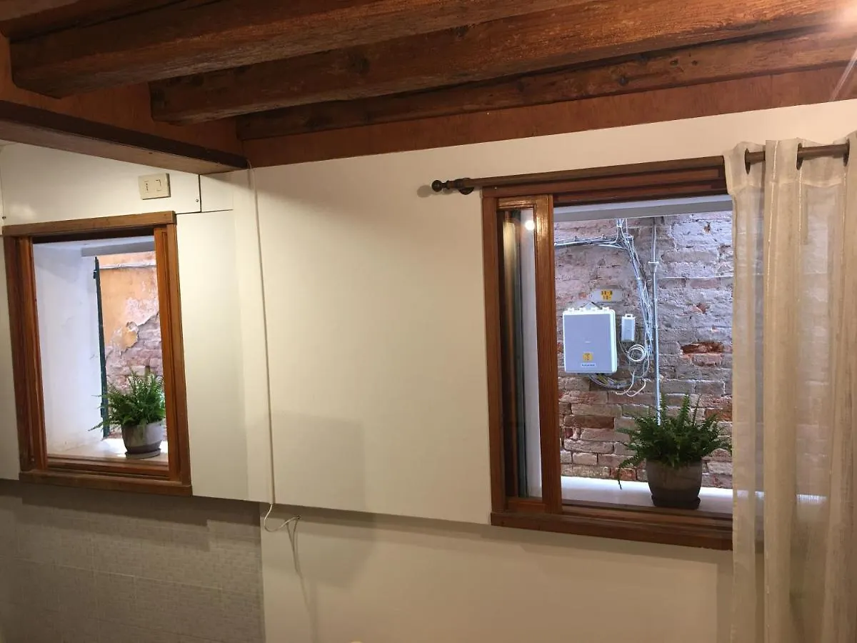 Mezzanino On Canal Apartment Venice 0*,